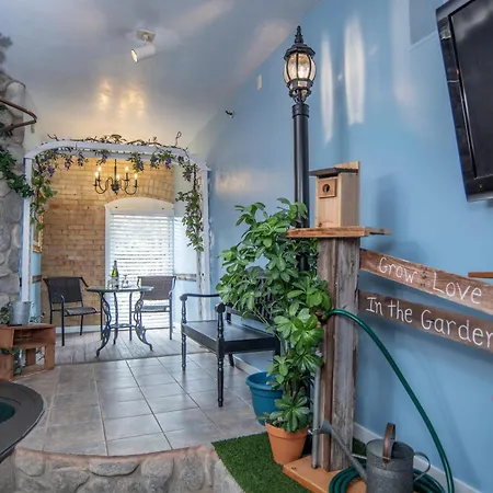 The Anniversary Inn - Fifth South-3